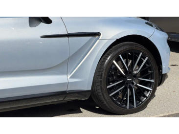 Aston Martin DBX V8 — photo 9
