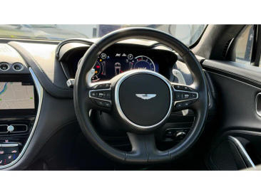 Aston Martin DBX V8 — photo 11