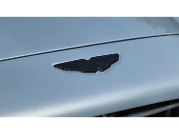 Aston Martin DBX V8 — photo 17