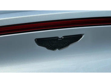Aston Martin DBX V8 — photo 19