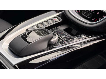 Aston Martin DBX V8 — photo 26