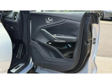 Aston Martin DBX V8 — photo 31