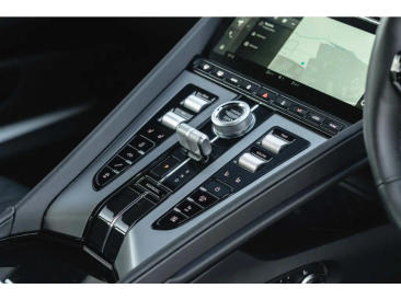 Aston Martin DB12 V8 — photo 26