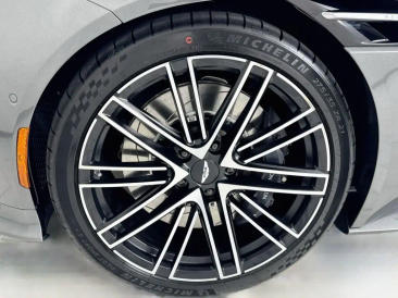 Aston Martin DB12 V8 — photo 4