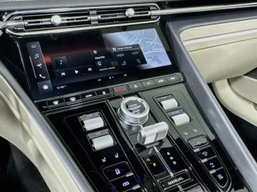 Aston Martin DB12 V8 — photo 13
