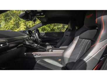 Aston Martin Vantage V8 — photo 17