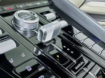 Aston Martin DB12 V8 — photo 14