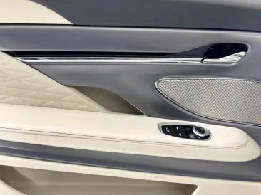 Aston Martin DB12 V8 — photo 15