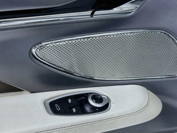 Aston Martin DB12 V8 — photo 16