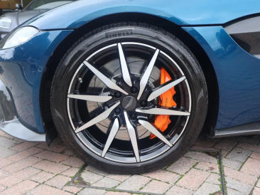 Aston Martin Vantage V8 — photo 4