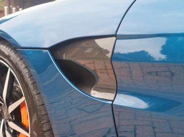 Aston Martin Vantage V8 — photo 29