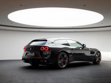 Ferrari GTC4Lusso — photo 3
