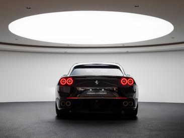 Ferrari GTC4Lusso — photo 4