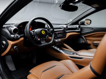 Ferrari GTC4Lusso — photo 5