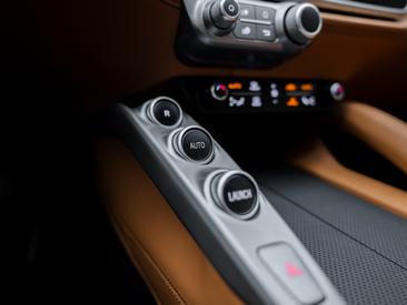 Ferrari GTC4Lusso — photo 12