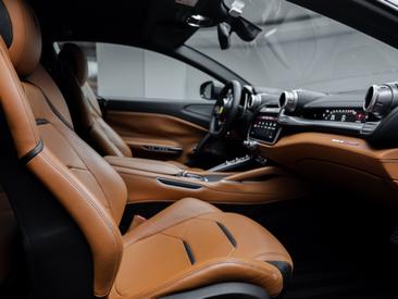 Ferrari GTC4Lusso — photo 21