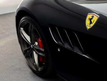 Ferrari GTC4Lusso — photo 23