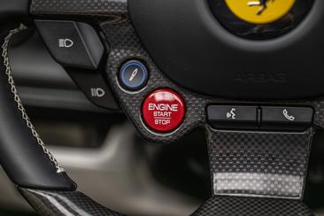Ferrari F8 Spider — photo 11