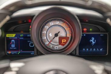 Ferrari F8 Spider — photo 15