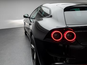 Ferrari GTC4Lusso — photo 34