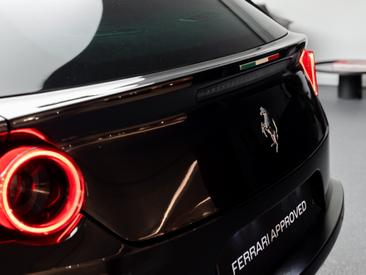 Ferrari GTC4Lusso — photo 35