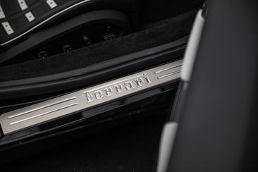 Ferrari F8 Spider — photo 28