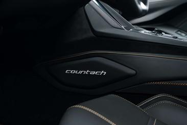 Lamborghini Countach LPI 800-4 — photo 26