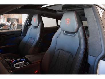 Lamborghini Urus SE — photo 7