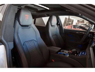 Lamborghini Urus SE — photo 8