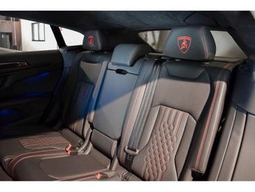 Lamborghini Urus SE — photo 11