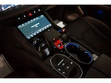 Lamborghini Urus SE — photo 14