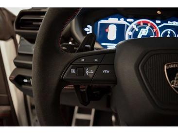 Lamborghini Urus SE — photo 16
