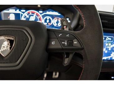 Lamborghini Urus SE — photo 17