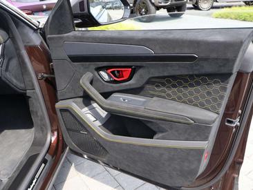 Lamborghini Urus Performante — photo 31