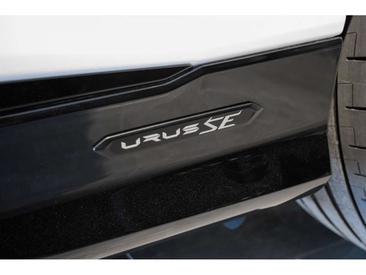 Lamborghini Urus SE — photo 28