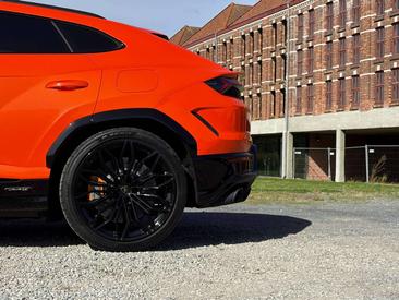 Lamborghini Urus SE — photo 9