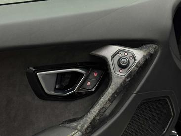 Lamborghini Huracán EVO — photo 17