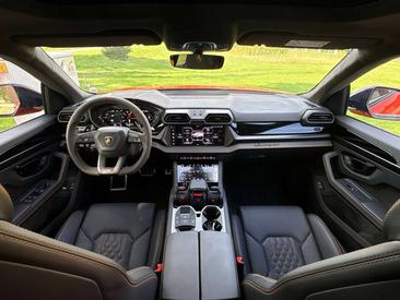 Lamborghini Urus SE — photo 31