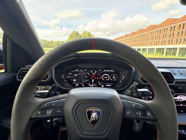 Lamborghini Urus SE — photo 35