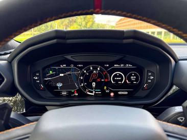 Lamborghini Urus SE — photo 36