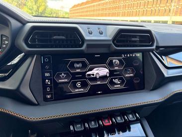 Lamborghini Urus SE — photo 39