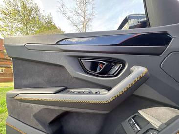 Lamborghini Urus SE — photo 45