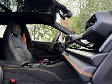 Lamborghini Urus SE — photo 48