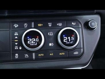 Land Rover Defender D200 — photo 21