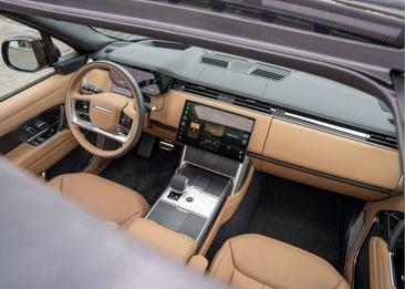 Land Rover Range Rover P550e — photo 10