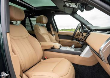 Land Rover Range Rover P550e — photo 12