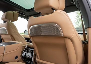Land Rover Range Rover P550e — photo 21