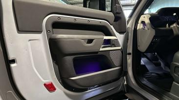 Land Rover Defender D300 — photo 10