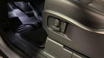 Land Rover Defender D300 — photo 12