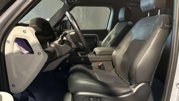 Land Rover Defender D300 — photo 13